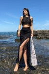 Siyah Eskitmeli Kolsuz Crop Bluz Ve Beli Lastikli Midi Boy Etek Takım