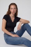 V Yaka Dantel Detaylı Crop Bluz